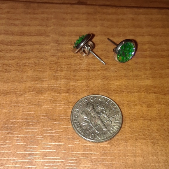 🎄🎄🎄2 for $12🆕️💚Mermaid scale earings - Picture 3 of 3